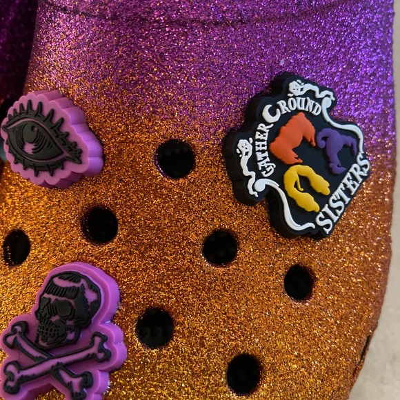 Crocs Unisex-Adult Men's and Women's Classic Disney Hocus Pocus Clog - Picture 3 of 5